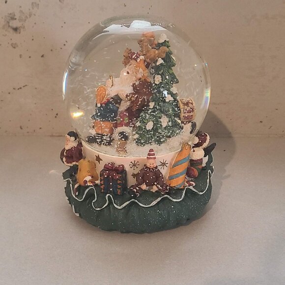 Christmas Snow Globe - Picture 3 of 7